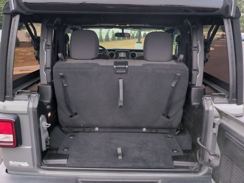 Used 2019 Jeep Wrangler Sport image 13