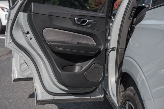 Certified 2024 Volvo XC60 B5 Ultimate w/ Protection Package Premier AWD/4WD image 35