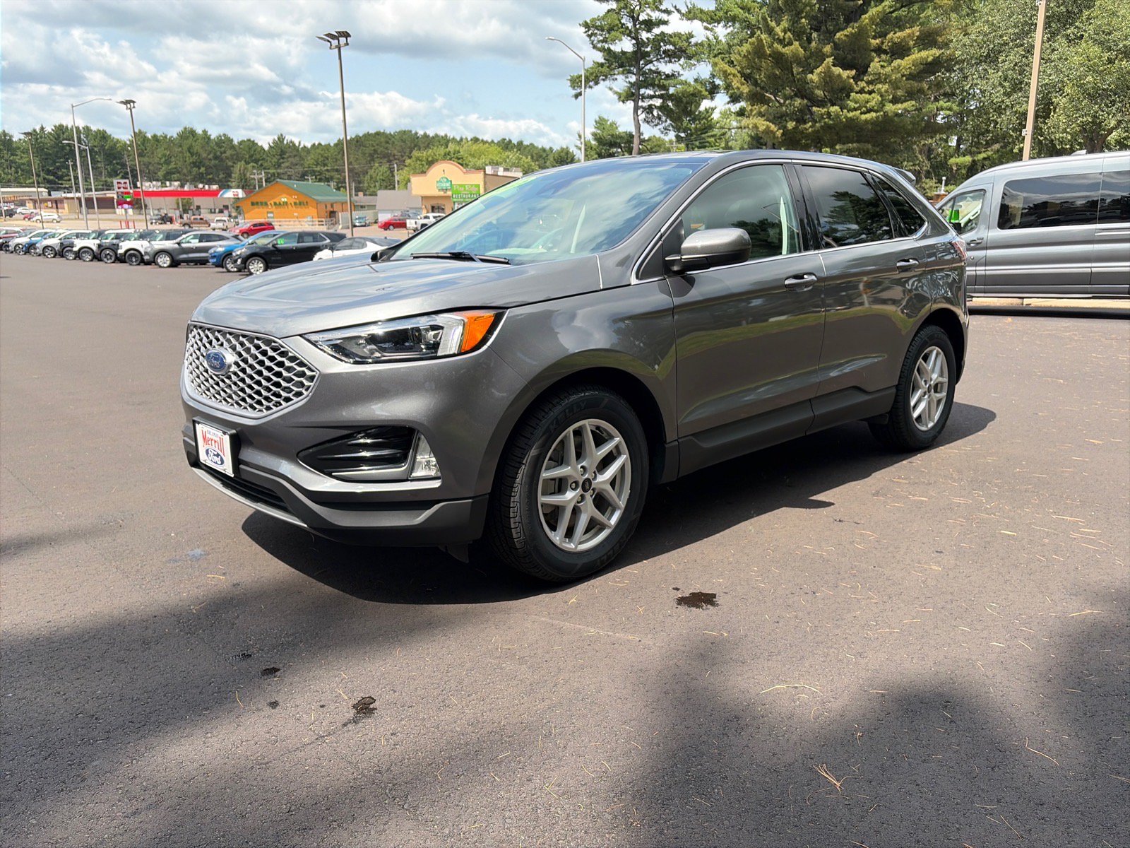 Used 2023 Ford Edge SEL w/ Convenience Package AWD/4WD image 3