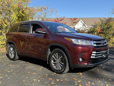 Used 2017 Toyota Highlander XLE image 14