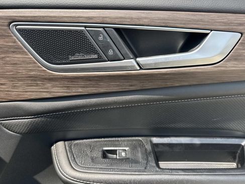 Used 2025 Volkswagen Atlas SEL Premium R-Line AWD/4WD image 16