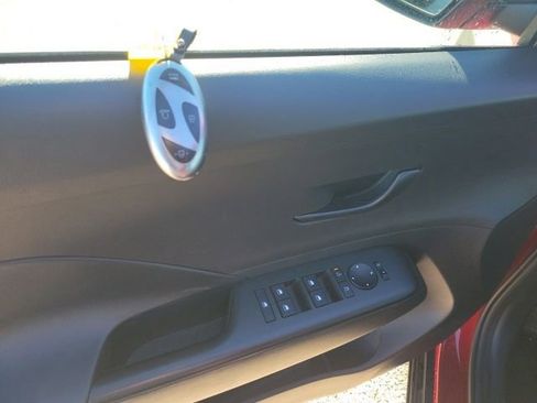 Used 2025 Hyundai Kona SEL image 16