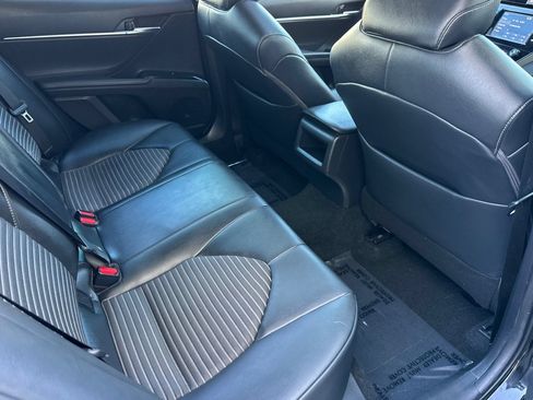 Used 2019 Toyota Camry SE FWD image 18