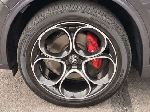 Used 2023 Alfa Romeo Stelvio Ti image 9