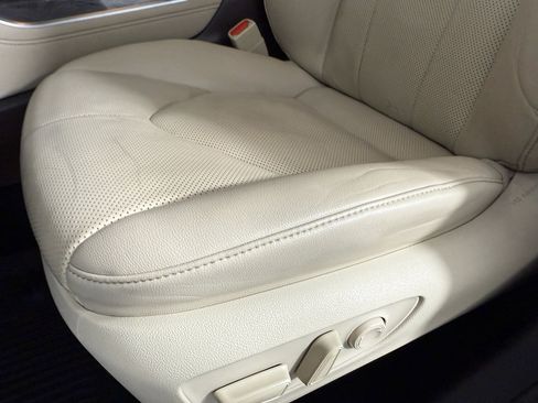 Used 2020 Toyota Highlander Limited image 17