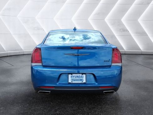 Used 2023 Chrysler 300 Touring L RWD image 4