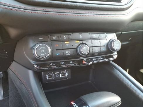 Used 2024 Dodge Durango GT AWD/4WD image 26
