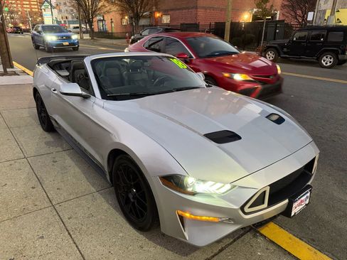 Used 2018 Ford Mustang Premium w/ Equipment Group 201A image 11