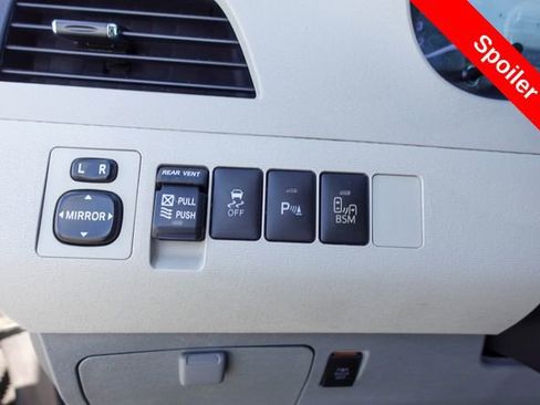 Used 2014 Toyota Sienna XLE image 18