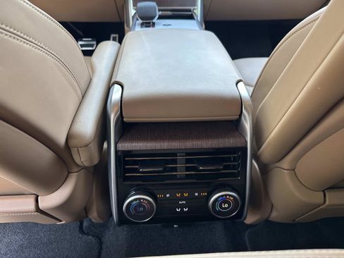 Used 2025 Land Rover Range Rover Autobiography AWD/4WD image 17