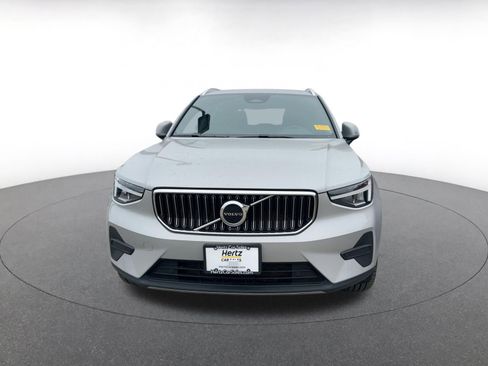 Used 2024 Volvo XC40 B5 Core image 3