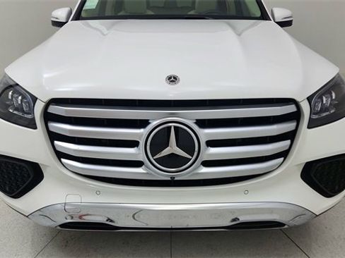 Used 2025 Mercedes-Benz GLS 450 4MATIC image 8