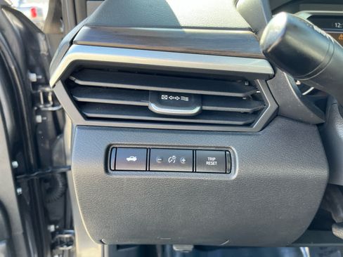 Used 2024 Nissan Altima 2.5 SV FWD image 12