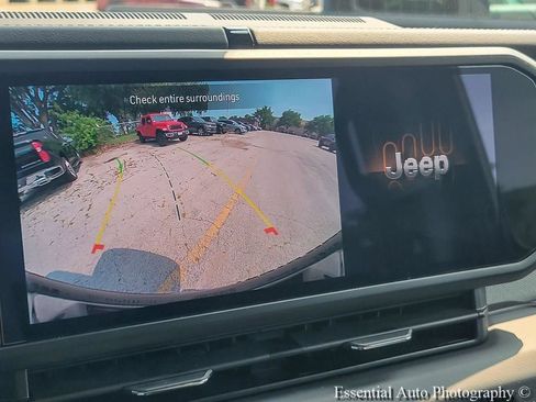 Certified 2025 Jeep Wrangler Unlimited Sahara AWD/4WD image 17