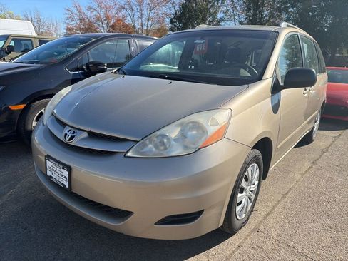 Used 2010 Toyota Sienna CE image 1