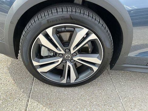 Certified 2024 Volvo V60 B5 Cross Country Plus w/ Protection Package Premier AWD/4WD image 13