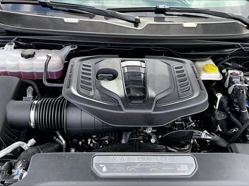 Used 2025 Jeep Wagoneer L Series III w/ Premium Group I AWD/4WD image 14