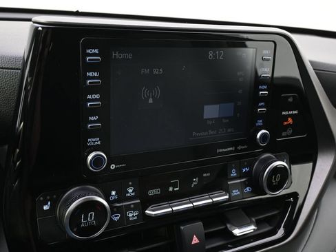 Used 2021 Toyota Highlander XLE AWD/4WD image 26