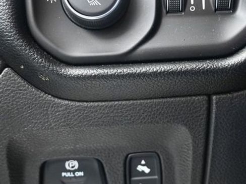 Used 2019 RAM 1500 Laramie AWD/4WD image 8