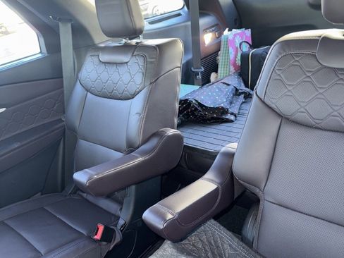 Used 2025 Ford Explorer Platinum w/ Ultimate Package image 13