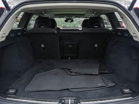 Used 2025 Volvo V60 B5 Cross Country Plus image 10