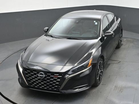 Certified 2025 Nissan Altima 2.5 SR FWD image 28