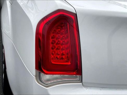 Used 2019 Chrysler 300 Limited image 29