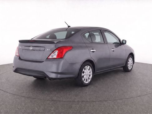 Used 2017 Nissan Versa SV FWD image 4