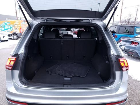 Used 2021 Volkswagen Tiguan SE R-Line image 16