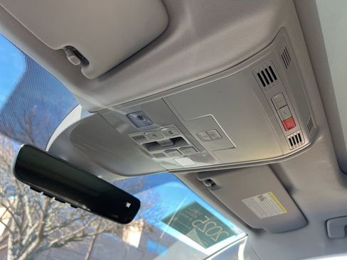 Used 2025 Volkswagen Taos SE image 22