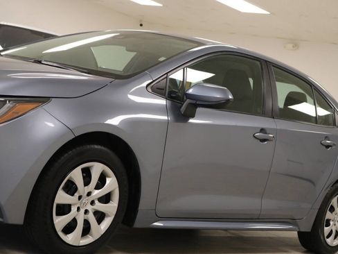 Used 2022 Toyota Corolla LE image 9