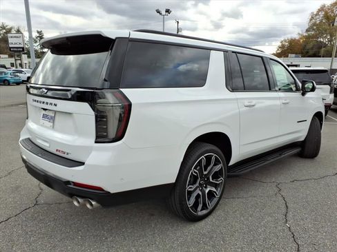New 2026 Chevrolet Suburban RST image 4