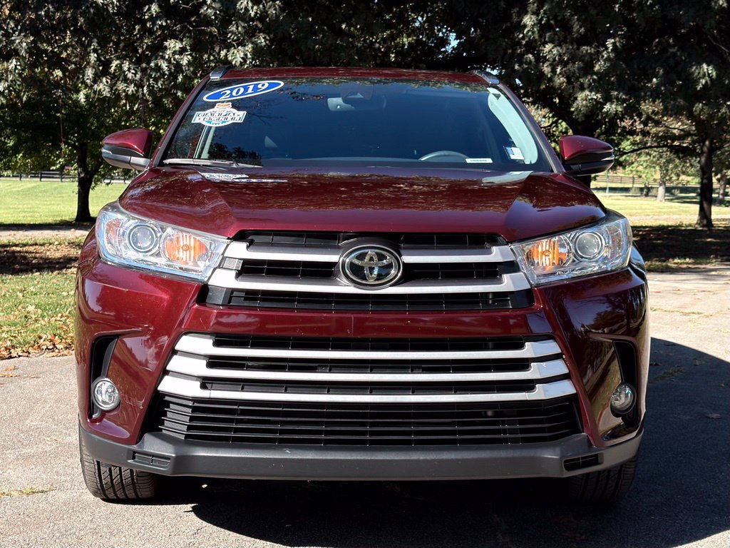Used 2019 Toyota Highlander XLE AWD/4WD image 2
