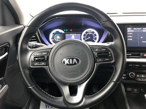 Used 2021 Kia Niro LXS FWD image 16