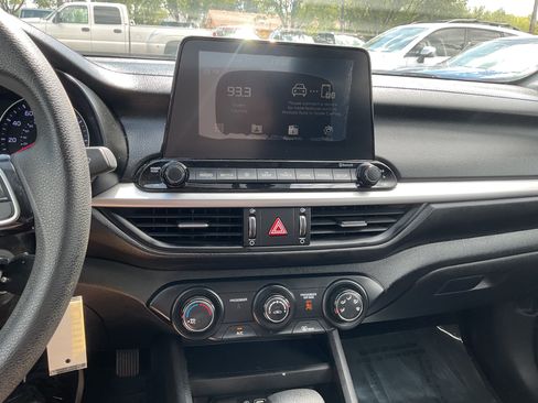 Used 2020 Kia Forte LXS FWD image 18
