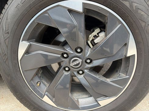 Used 2024 Nissan Rogue SV FWD image 27