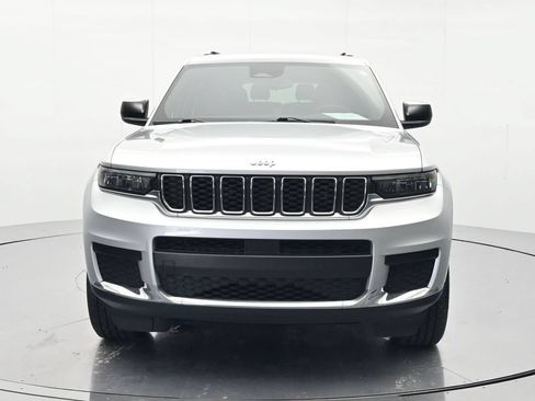 Used 2024 Jeep Grand Cherokee L Laredo RWD image 2