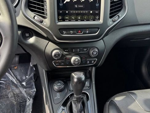 Used 2023 Jeep Cherokee Altitude Lux AWD/4WD image 30