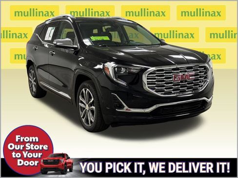Used 2020 GMC Terrain Denali w/ Denali Premium Package FWD image 2