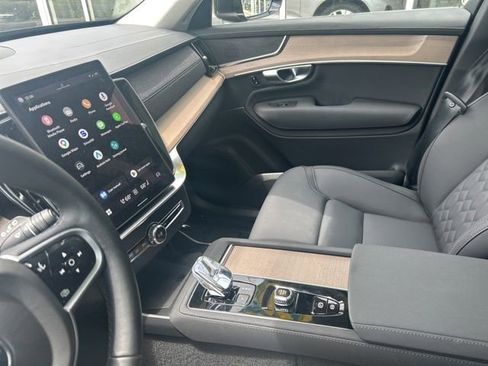 Certified 2025 Volvo XC90 B5 Plus AWD/4WD image 19