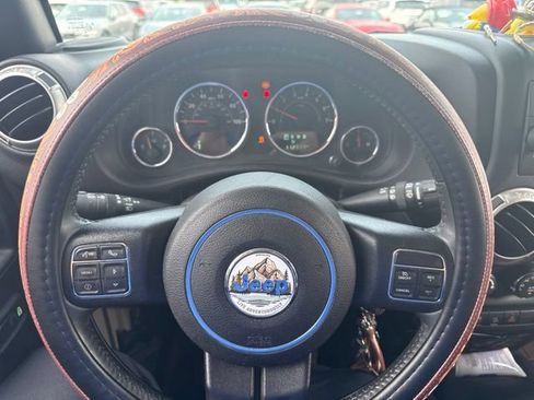 Used 2017 Jeep Wrangler Unlimited Sahara w/ Connectivity Group AWD/4WD image 10