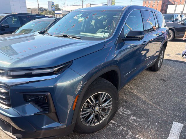 Used 2024 Chevrolet Traverse LS FWD image 1