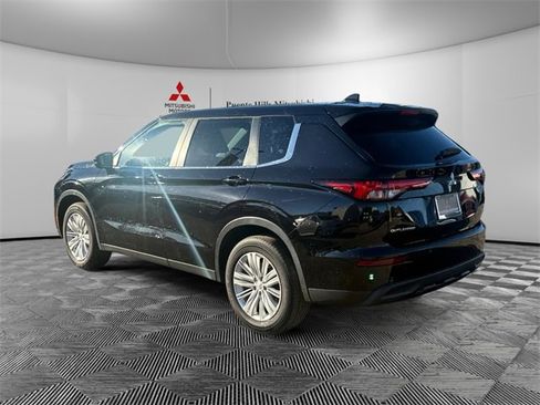 Used 2023 Mitsubishi Outlander ES image 7