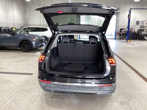 Used 2018 Volkswagen Tiguan SEL AWD/4WD image 14