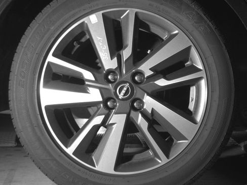 Used 2025 Nissan Versa SV FWD image 15