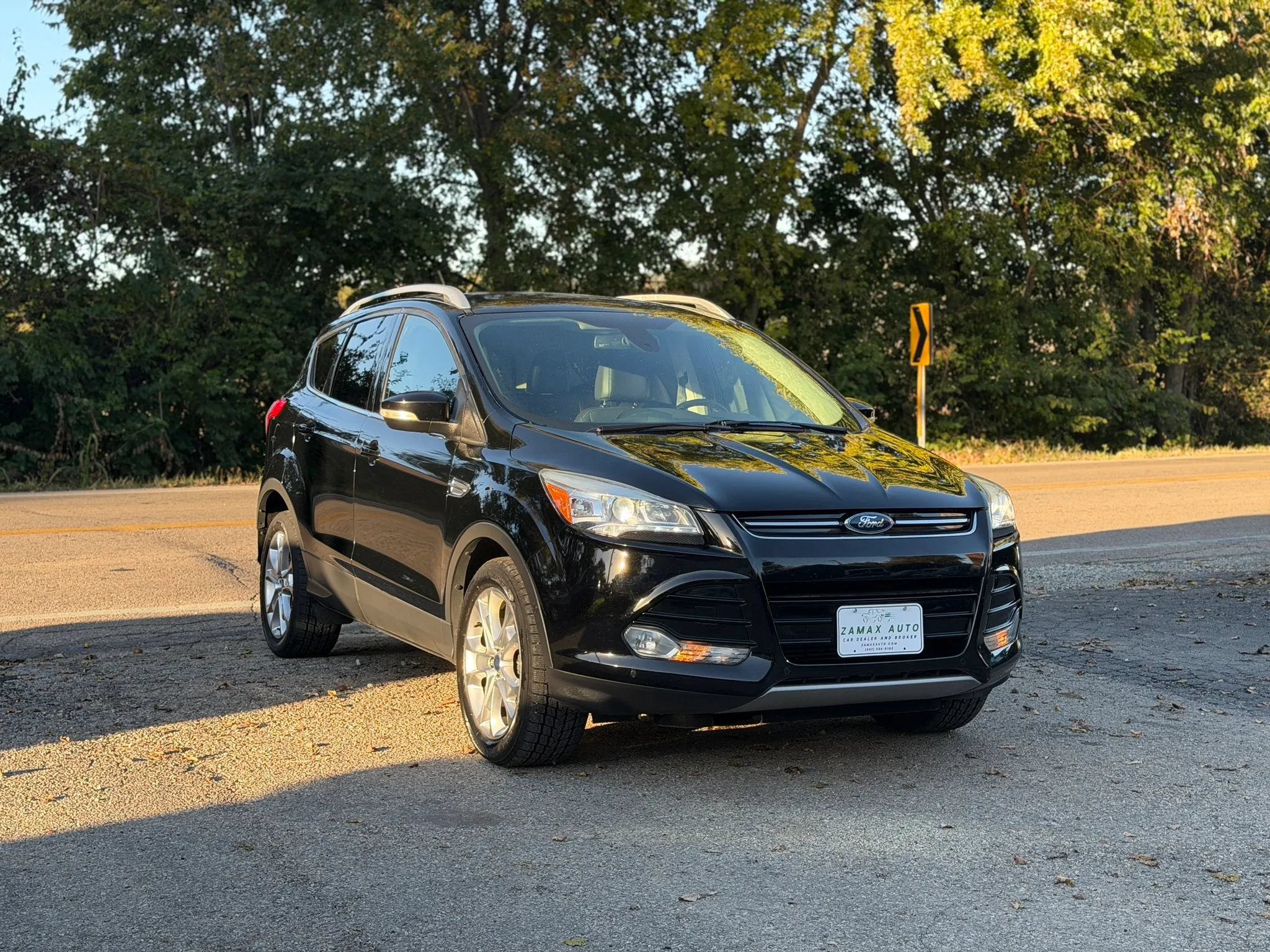 Used 2016 Ford Escape Titanium w/ Equipment Group 301A AWD/4WD image 9