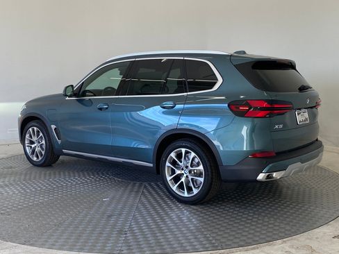 New 2026 BMW X5 xDrive50e w/ Premium Package image 3