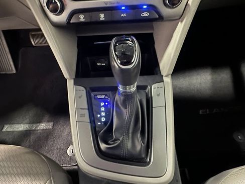 Used 2017 Hyundai Elantra Limited w/ Limited Tech Package 04 FWD image 31