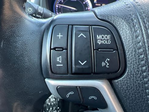 Used 2019 Toyota Highlander XLE image 28