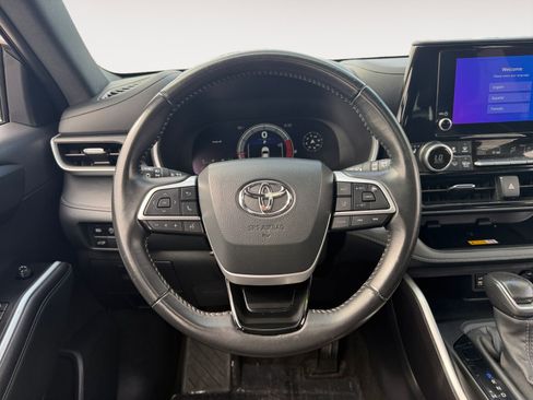 Certified 2025 Toyota Highlander XSE AWD/4WD image 12
